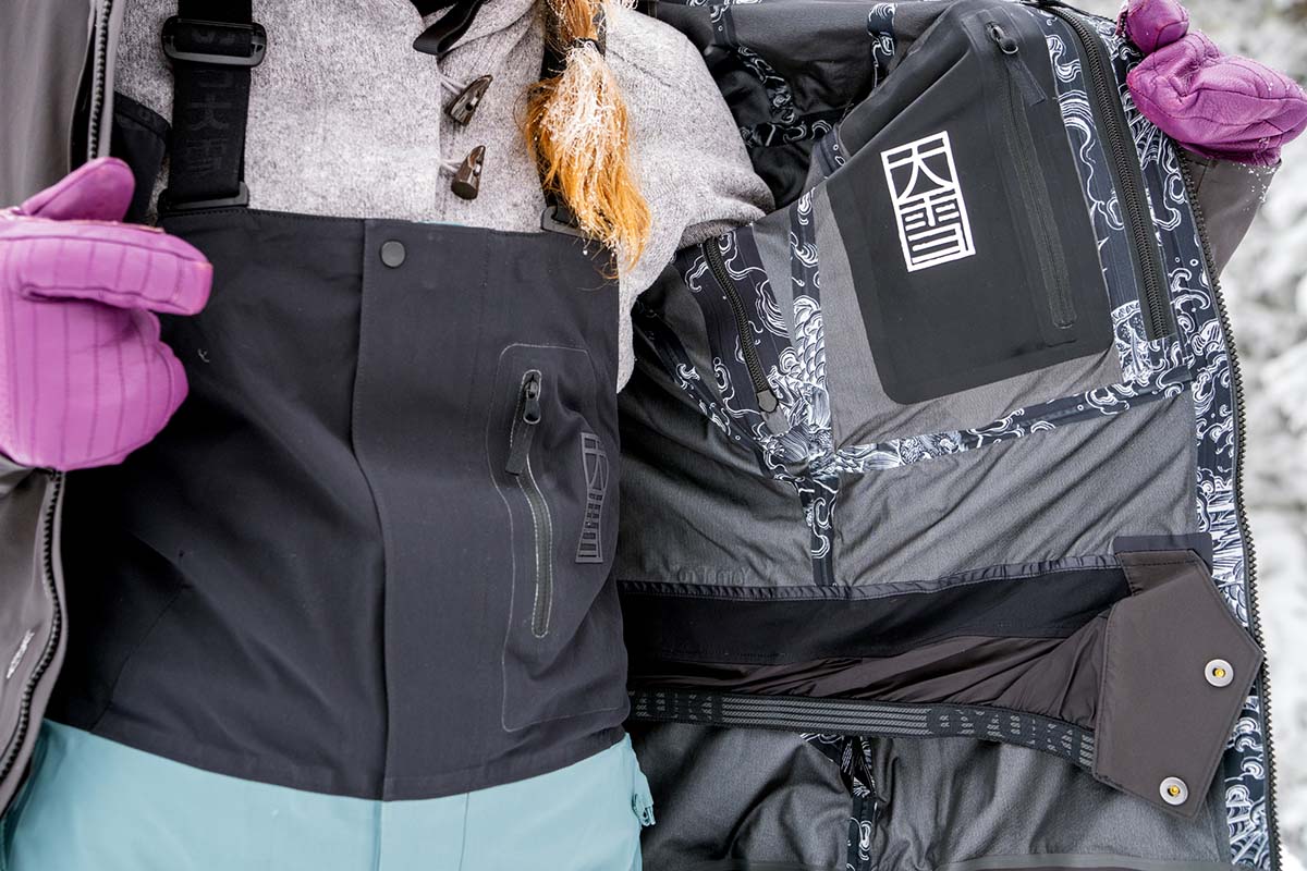 Cool snowboard jackets on sale womens